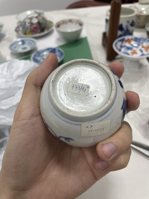 古玩陶瓷清中期青花渣斗真品鑒賞圖