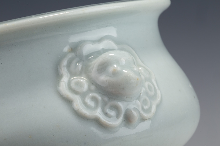 古玩陶瓷清中晚·白釉獅耳香爐拍賣,當前價格0元