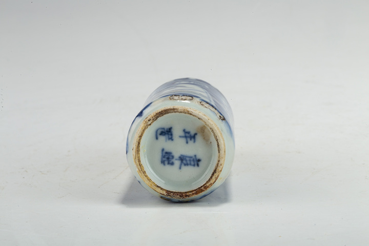 古玩陶瓷晚清·青花釉里紅人物故事紋鼻煙壺拍賣,當前價格0元