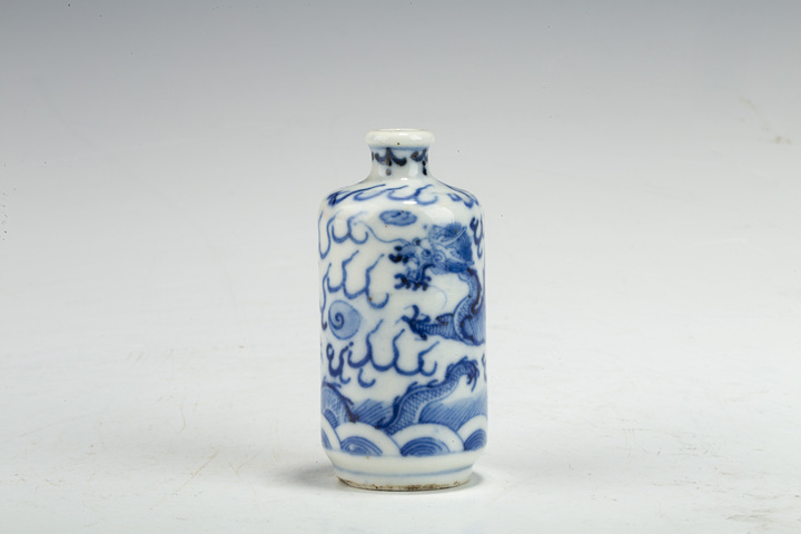 古玩陶瓷晚清·青花蒼龍教子紋鼻煙壺拍賣,當(dāng)前價(jià)格0元