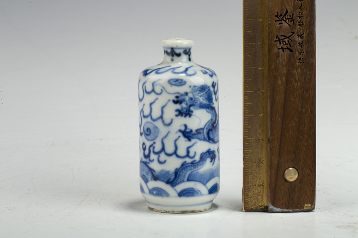古玩陶瓷晚清·青花蒼龍教子紋鼻煙壺拍賣,當(dāng)前價(jià)格0元