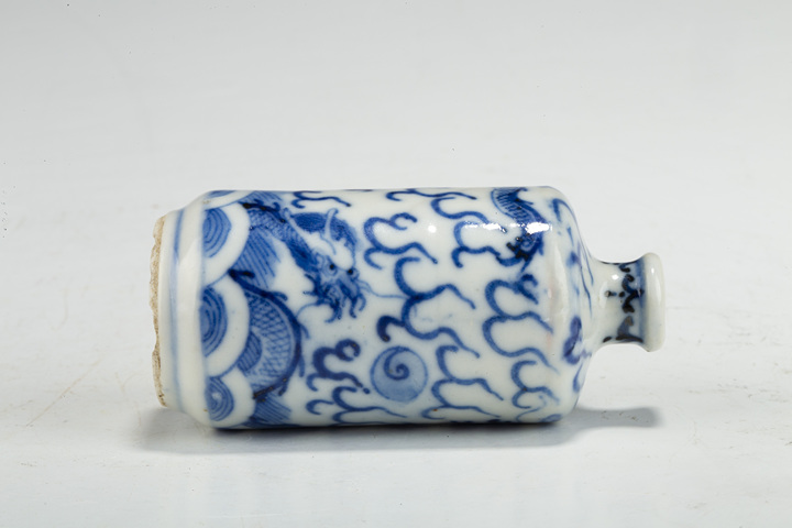 古玩陶瓷晚清·青花蒼龍教子紋鼻煙壺拍賣,當(dāng)前價(jià)格0元