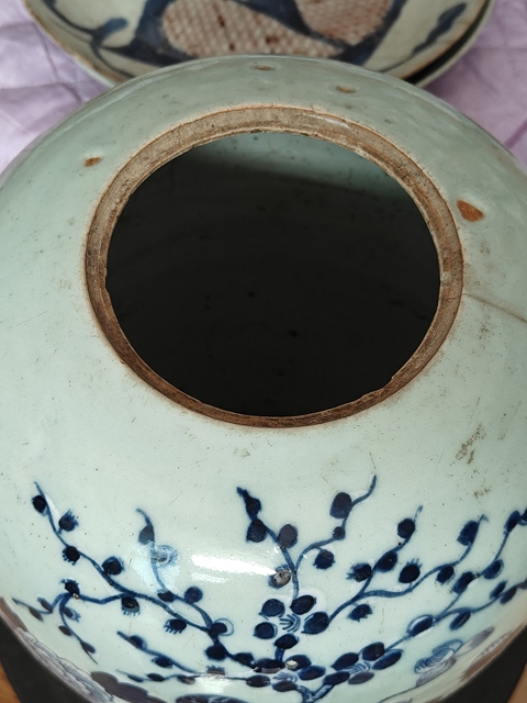 古玩陶瓷豆青釉青花花卉紋冬瓜罐真品鑒賞圖