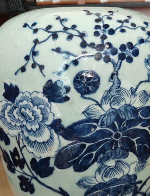 古玩陶瓷豆青釉青花花卉紋冬瓜罐真品鑒賞圖