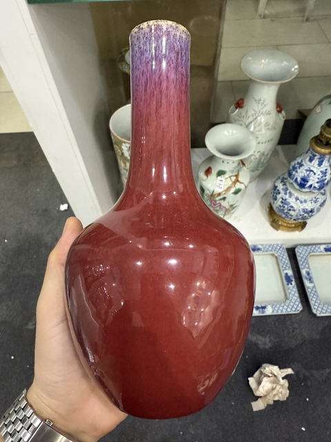 古玩陶瓷窯變紅釉天球瓶真品鑒賞圖