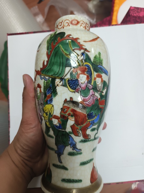 古玩陶瓷哥釉地鐵銹釉五彩加粉彩刀馬人瓶真品鑒賞圖