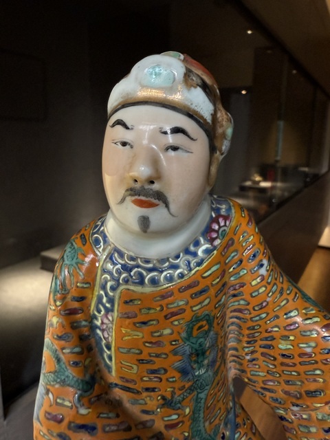 古玩陶瓷粉彩人物造像真品鑒賞圖
