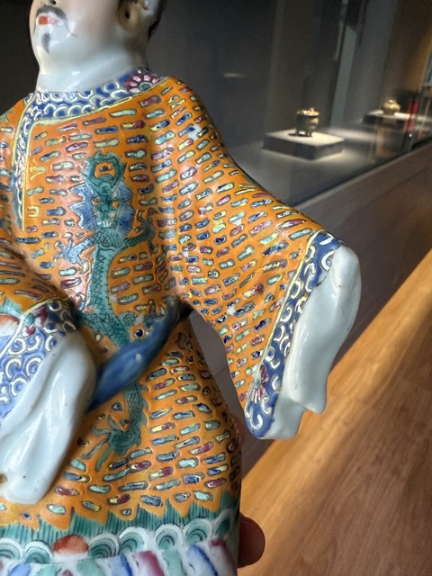 古玩陶瓷粉彩人物造像真品鑒賞圖