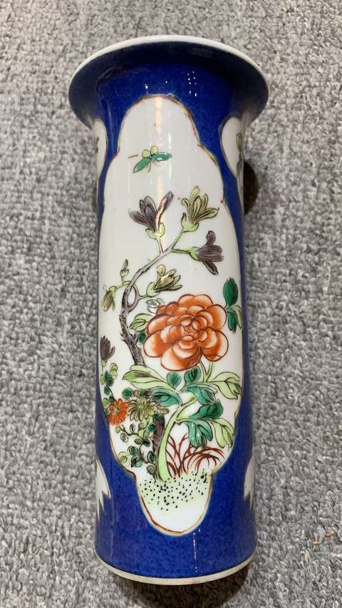 古玩陶瓷灑藍(lán)釉開光花蝶紋五彩花觚真品鑒賞圖