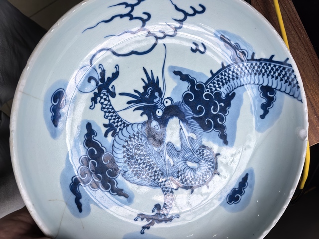 古玩陶瓷青花過(guò)墻龍盤(pán)真品鑒賞圖