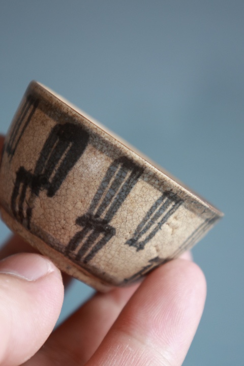 古玩陶瓷梵字紋青花杯真品鑒賞圖