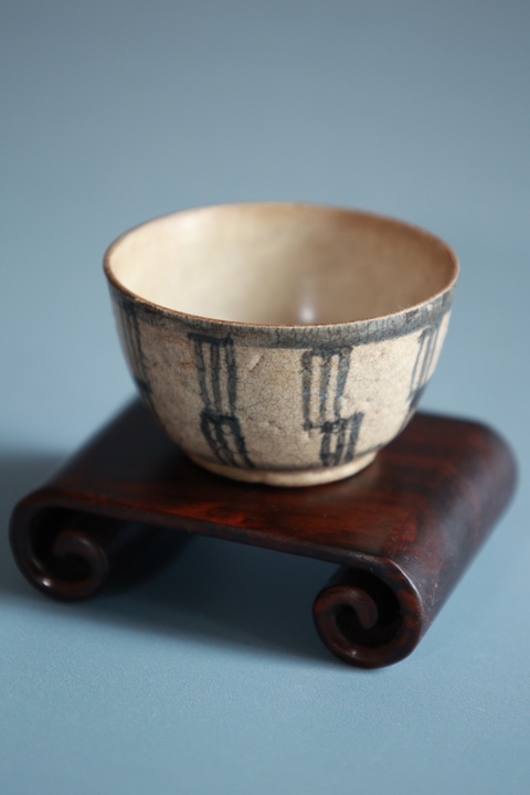古玩陶瓷梵字紋青花杯真品鑒賞圖