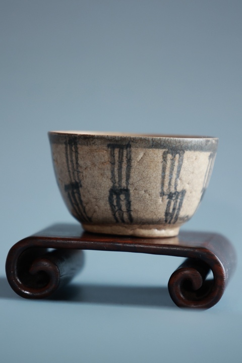 古玩陶瓷梵字紋青花杯真品鑒賞圖