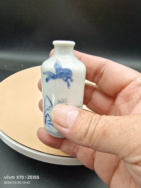 古玩陶瓷晚清青花釉里紅鼻煙壺真品鑒賞圖