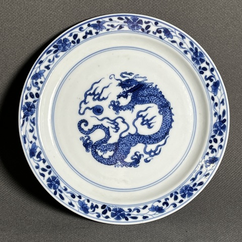 古玩陶瓷青花龍紋壽字折沿盤真品鑒賞圖
