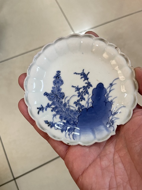 古玩陶瓷花卉紋青花玉環底盤真品鑒賞圖