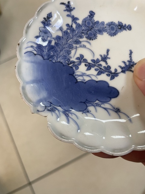 古玩陶瓷花卉紋青花玉環底盤真品鑒賞圖