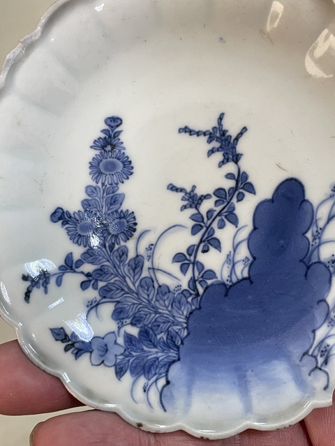古玩陶瓷花卉紋青花玉環底盤真品鑒賞圖