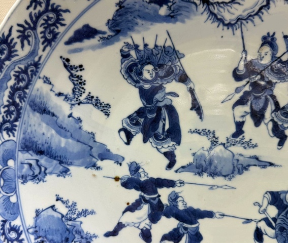 古玩陶瓷刀馬人青花盤真品鑒賞圖