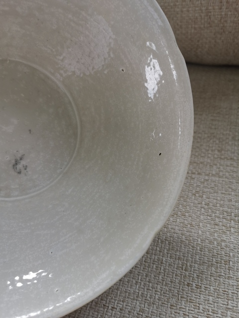 古玩陶瓷五代花口白釉碗真品鑒賞圖