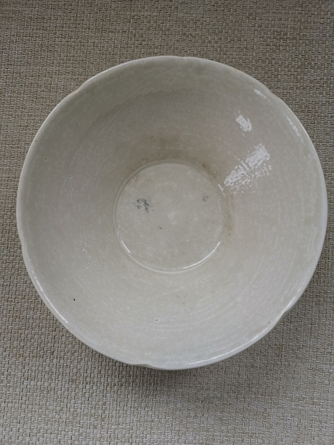 古玩陶瓷五代花口白釉碗真品鑒賞圖