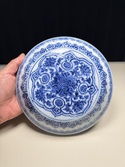 古玩陶瓷青花蓮瓣如意寶相花紋蓋盒真品鑒賞圖