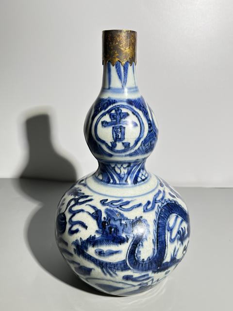 古玩陶瓷明代嘉萬時期青花龍紋葫蘆瓶真品鑒賞圖
