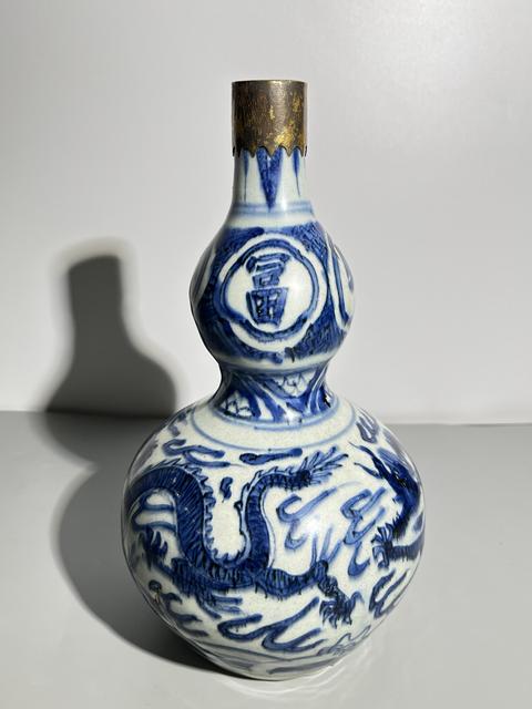 古玩陶瓷明代嘉萬時期青花龍紋葫蘆瓶真品鑒賞圖