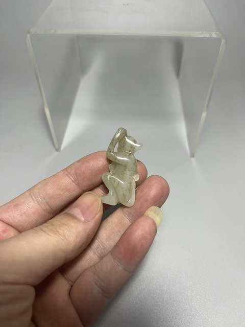 古玩陶瓷靈猴獻壽桃拍賣，當前價格0元