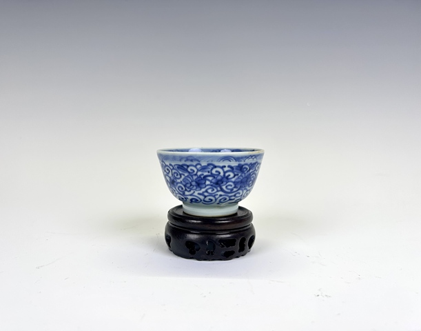 古玩陶瓷清中期·外纏枝蓮內太白醉酒杯拍賣,當前價格336元