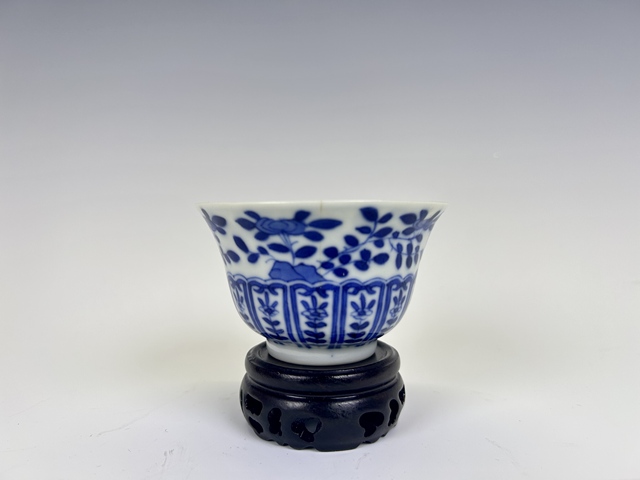 古玩陶瓷清晚期·青花花卉紋杯拍賣,當前價格99元