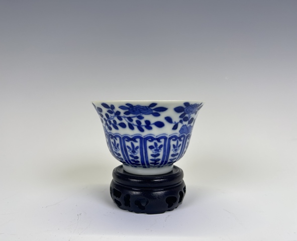 古玩陶瓷清晚期·青花花卉紋杯拍賣,當前價格99元