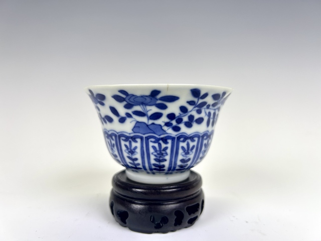 古玩陶瓷清晚期·青花花卉紋杯拍賣,當前價格99元