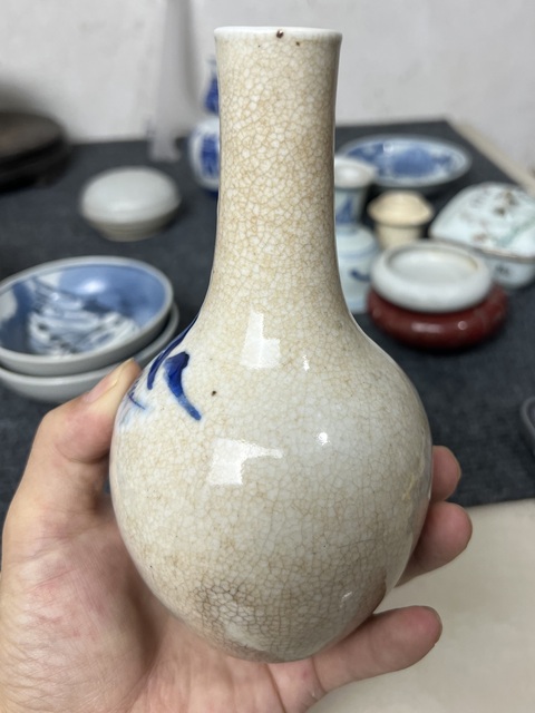 古玩陶瓷哥釉青花山水人物紋錐把瓶真品鑒賞圖