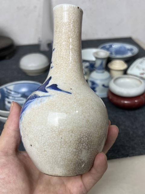 古玩陶瓷哥釉青花山水人物紋錐把瓶真品鑒賞圖