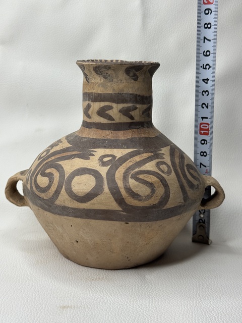 古玩陶瓷馬家窯文化·馬廠類型旋形爪紋雙耳壺真品鑒賞圖