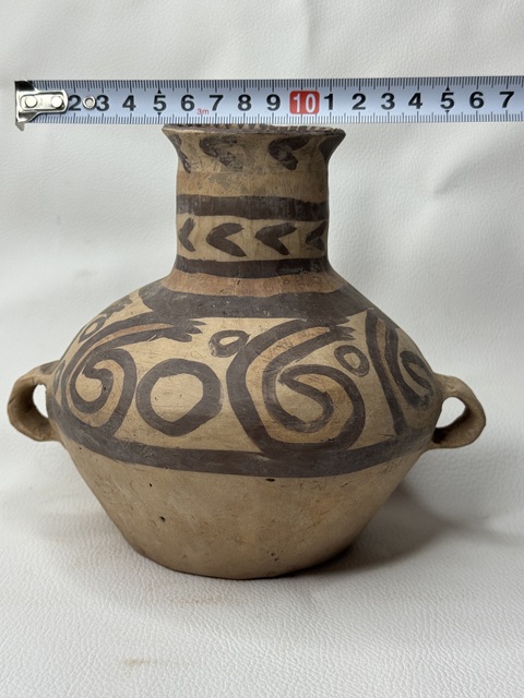 古玩陶瓷馬家窯文化·馬廠類型旋形爪紋雙耳壺真品鑒賞圖