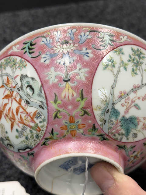 古玩陶瓷外粉彩內青花花卉紋蓮子碗真品鑒賞圖