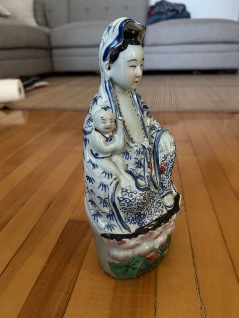 古玩陶瓷清末民初 藍(lán)料彩加粉彩送子觀音造像真品鑒賞圖