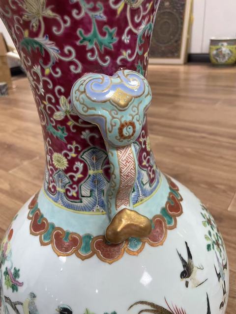古玩陶瓷粉彩五倫圖如意耳撇口瓶真品鑒賞圖