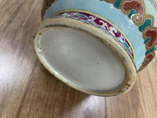古玩陶瓷粉彩五倫圖如意耳撇口瓶真品鑒賞圖