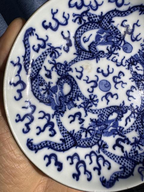 古玩陶瓷青花趕珠龍紋盤真品鑒賞圖
