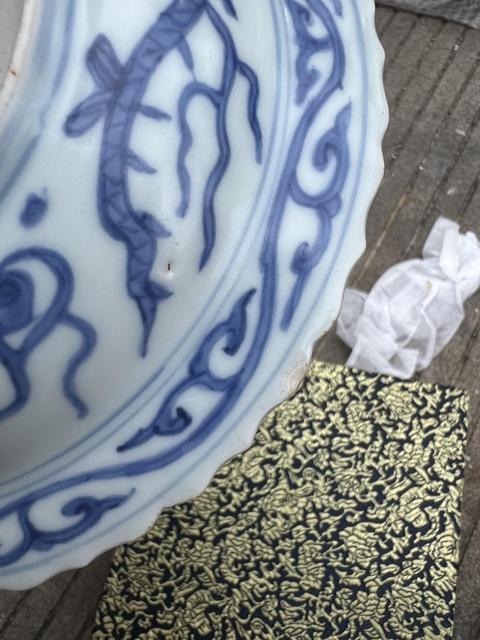 古玩陶瓷青花英雄獨(dú)立圖龍紋盤真品鑒賞圖