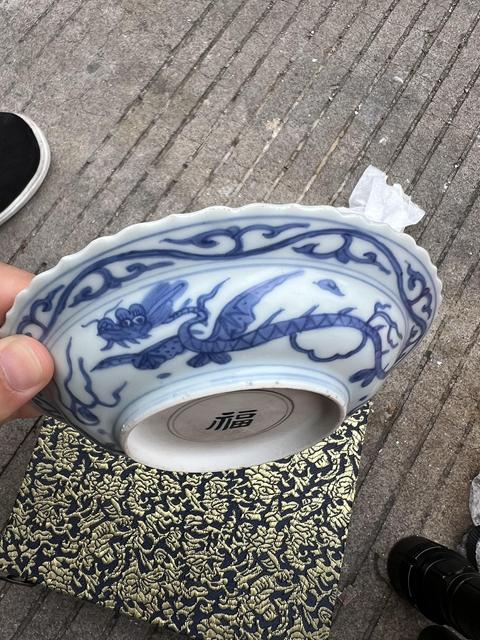 古玩陶瓷青花英雄獨(dú)立圖龍紋盤真品鑒賞圖