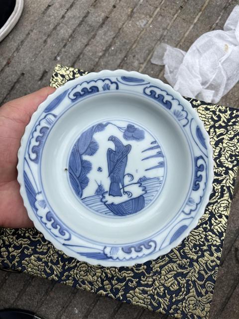 古玩陶瓷青花英雄獨(dú)立圖龍紋盤真品鑒賞圖