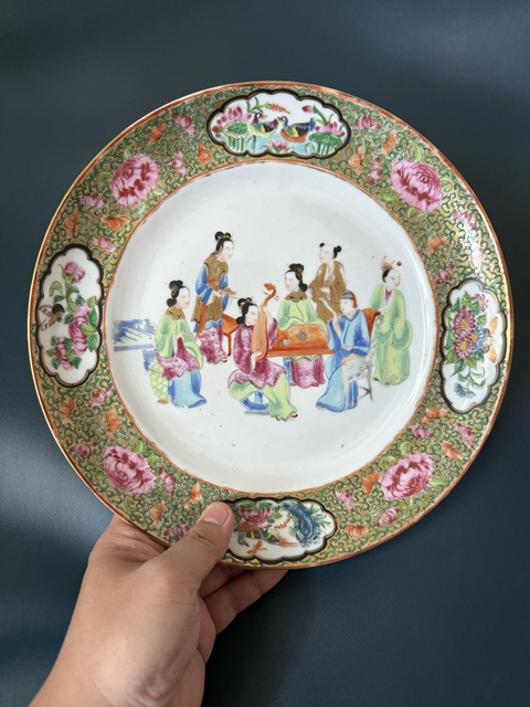 古玩陶瓷人物紋廣彩盤真品鑒賞圖