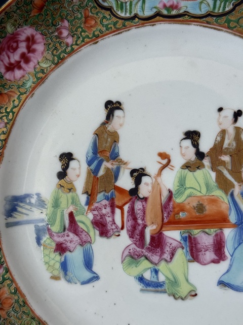 古玩陶瓷人物紋廣彩盤真品鑒賞圖