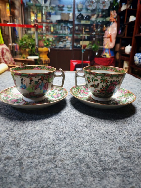 古玩陶瓷人物花鳥蝶紋杯盤真品鑒賞圖