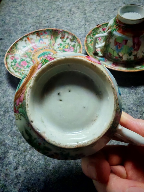 古玩陶瓷人物花鳥蝶紋杯盤真品鑒賞圖