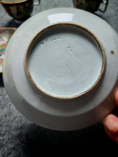 古玩陶瓷人物花鳥蝶紋杯盤真品鑒賞圖